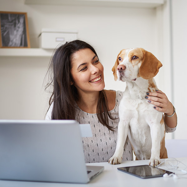 Frau mit Hund